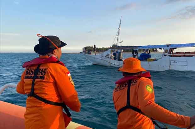 Kapal Tenggelam, 31 Wisatawan dari Pulan Sanrobengi Berhasil Dievakuasi