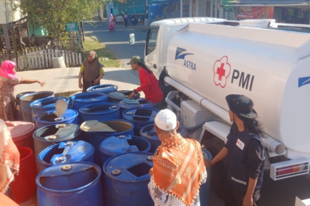 PMI Maros Salurkan 45.000 Liter Air Bersih di Bontoa