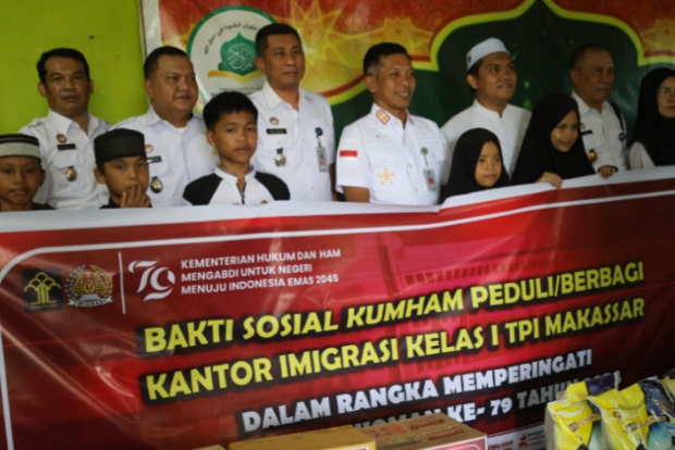 Sambut Hari Pengayoman ke-79, Imigrasi Makassar Laksanakan Bakti Sosial