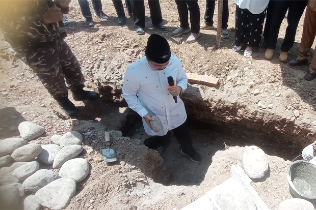 Aji Aras Lakukan Peletakan Batu Pertama Masjid Griya Emerald Al Arasy