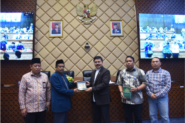 Dewan Ma'had Aly Mahasantri As'adiyah Sengkang Temui Muhammad Aras di DPR RI