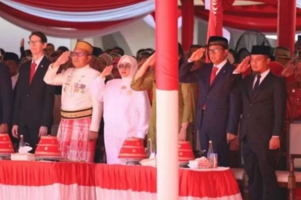 Tepis Isu Miring, Andi Sudirman Tetap Hormat ke Bendera Merah Putih