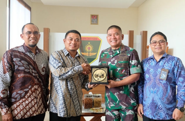 PLN Perkuat Sinergi Bareng Pangdivif 3 Kostrad