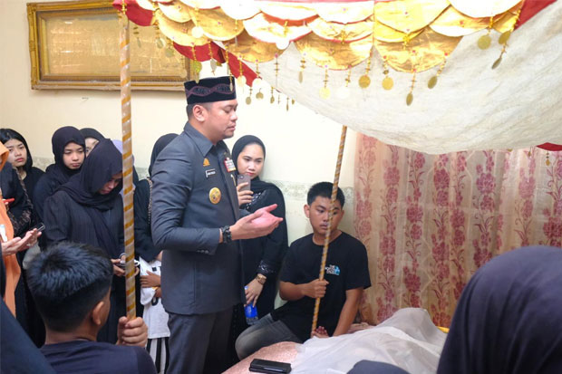 Bupati Adnan Pimpin Pelepasan Jenazah Asisten II Setkab Gowa