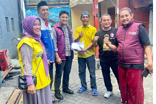 Bentuk Kepedulian, Appi Salurkan Bantuan ke Korban Kebakaran di Ujung Tanah