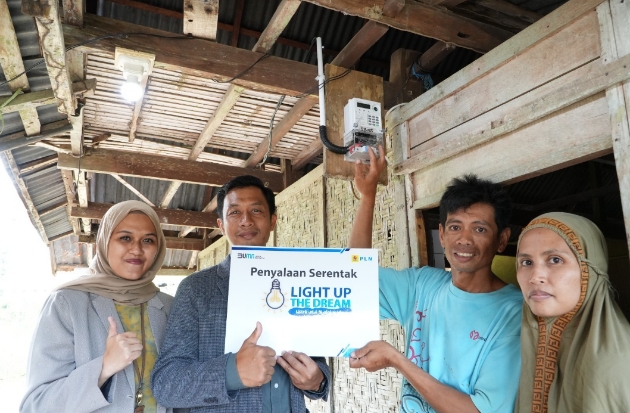 PLN Hadir di Hari Pelanggan Nasional 2024 melalui Program Light Up The Dream