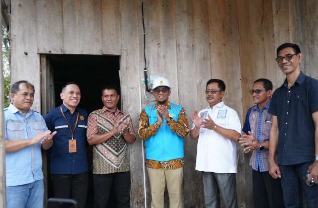 PLN Bersama Pemerintah Salurkan Bantuan Pasang Baru Listrik di Kolaka Utara