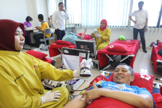 Poltekpar Makassar Gelar Donor Darah dalam Rangka Dies Natalis ke-33