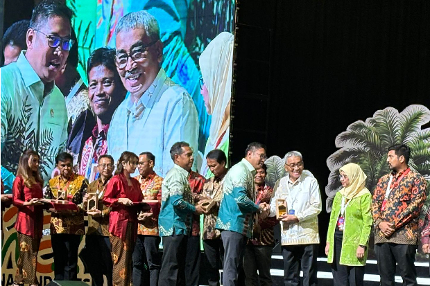 Berpihak Ke Petani, Prof Zudan Diganjar Anugerah Perkebunan 2024