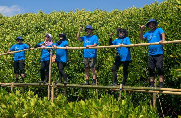 KEHATI dan Sankyu Tanam 3.000 Bibit Mangrove di Makassar untuk Kurangi GRK