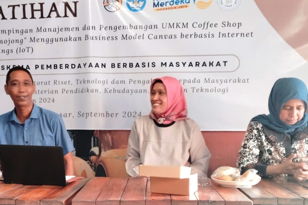 Tim PKM Gelar Pelatihan untuk Manajemen Usaha Coffee Shop di Kopi Latimojong