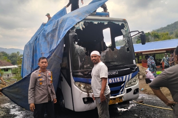 Korsleting Listrik, Mobil SIM Keliling Polres Maros Terbakar