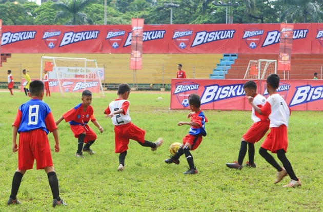 Kolaborasi Epik Biskuat & Manchester United Dukung Potensi Anak Indonesia