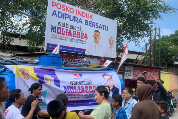 Perindo Bersama MULIA Bagikan Air Bersih untuk Warga di Jalan Adipura Makassar