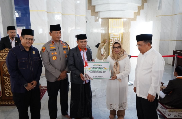 Disaksikan JK, YHK Salurkan Bantuan Perangkat Sound System untuk Masjid 99 Kubah