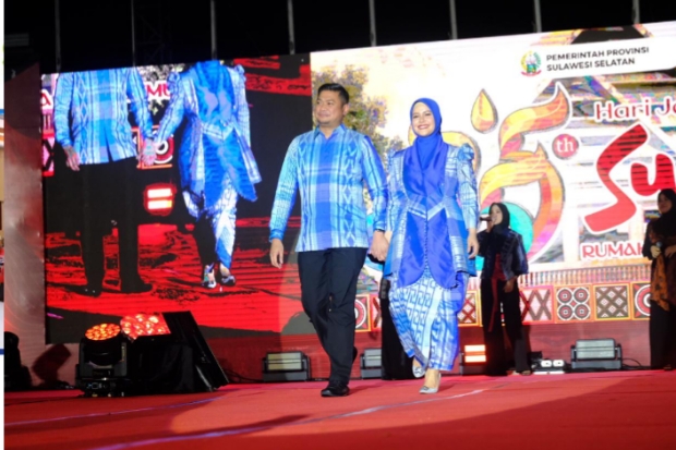 Bupati Gowa dan Istri Meriahkan Fashion Show Hari Jadi Sulsel ke-355 Tahun