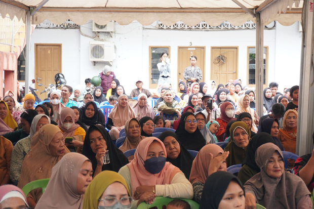 Emak-Emak Akui Program Iuran Sampah dan Seragam Sekolah Gratis MULIA Bisa Kurangi Beban Keluarga