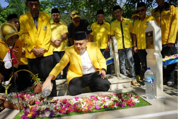 HUT Golkar ke-60, Appi Ziarah ke Makam Pahlawan Panaikang