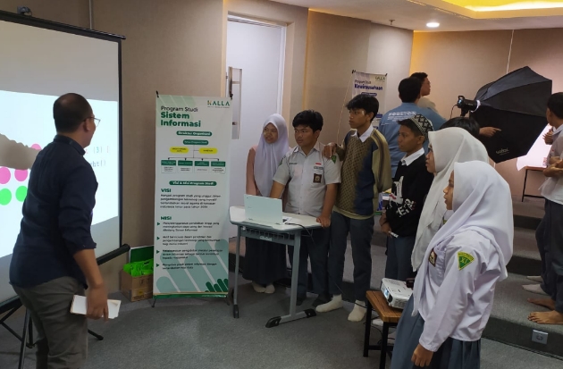 Keseruan Siswa SMA Ittihad Eksplorasi Dunia Kampus di Kalla Institute