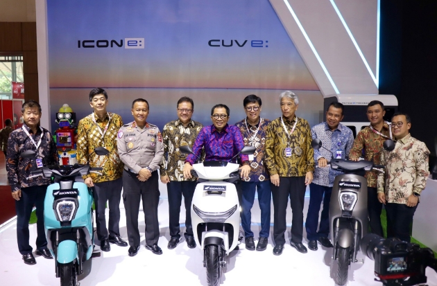 Honda ICON e: dan CUV e: Meriahkan Booth AHM di Ajang IMOS 2024