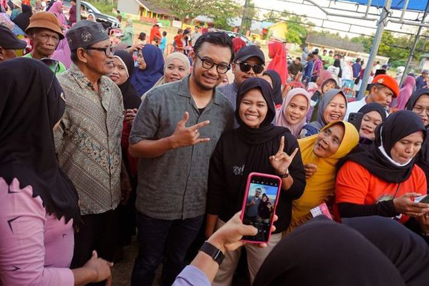 Seragam Sekolah Gratis ala Syarif-Qalby Bakal Ringankan Beban Rumah Tangga Ibu-ibu di Jeneponto