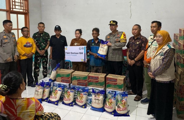 YBM PLN Salurkan 100 Paket Sembako untuk Korban Puting Beliung di Sidrap