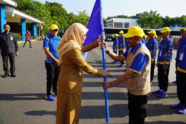 Plt Bupati Suhartina Bohari Lepas Kontingen POPDA Maros