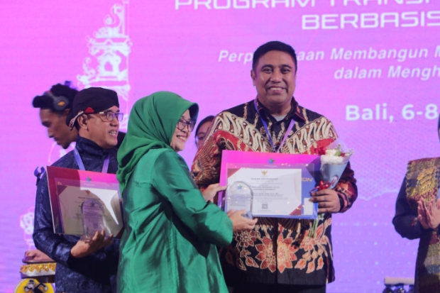 Perpusnas RI Ganjar Penghargaan Life Achievement kepada Chaidir Syam