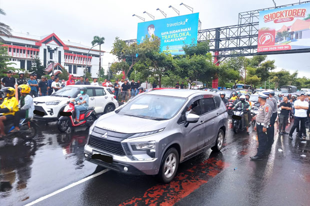 Sempat Ricuh, Dua Simpatisan Paslon Pilgub Sulsel Kini Padati Arena Debat