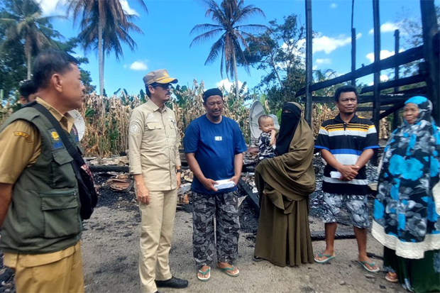 Sekda Pinrang Salurkan Bantuan Maraton untuk Korban Bencana di 3 Kecamatan