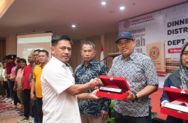 PT Semen Tonasa Gelar Gala Dinner & Beri Penghargaan untuk Distributor di Indonesia Timur