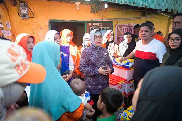 Anggota Dewan Dampingi Ketua TP PKK Tinjau Lokasi Kebakaran di Maccini Gusung