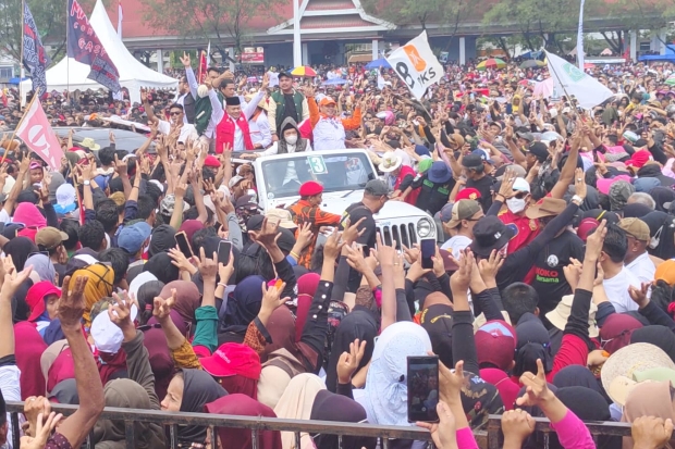 Sarif-Qalby Gelar Kampanye Akbar, 93 Ribu Massa Tumpah Ruah di Lapangan Pastur