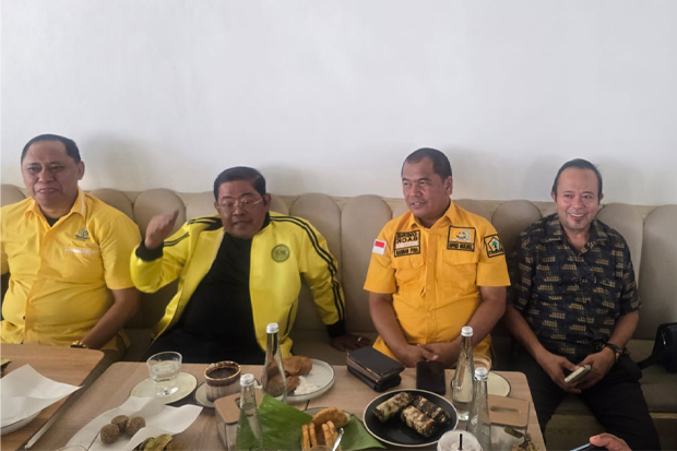 Waketum DPP Golkar Ngopi Santai di Cafe Kopitawa Ratulangi Bahas Kemajuan Partai