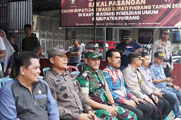 Pemkab Pinrang Bersama KPU Lepas Logistik Pilkada ke Kecamatan