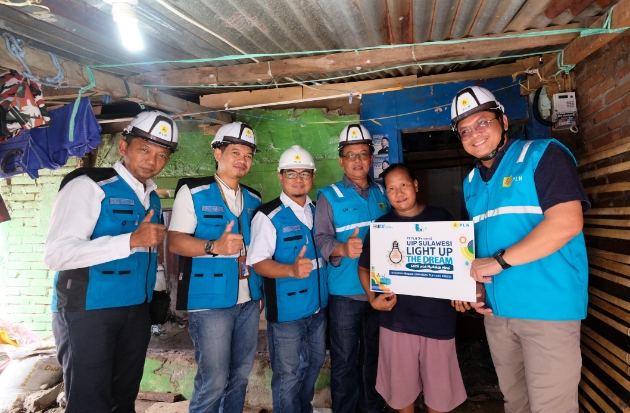 Program PLN Light Up The Dream Terangi Rumah 18 Keluarga Prasejahtera di Makassar & Maros