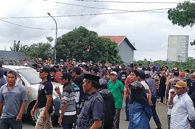 Massa Paslon Kembali Geruduk KPU Jeneponto, Suarakan Dugaan Kecurangan TSM