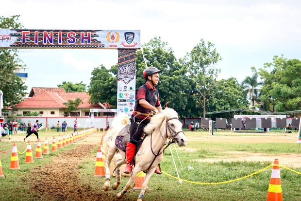 Putra Bupati Maros Juara Satu Memanah Berkuda Nasional