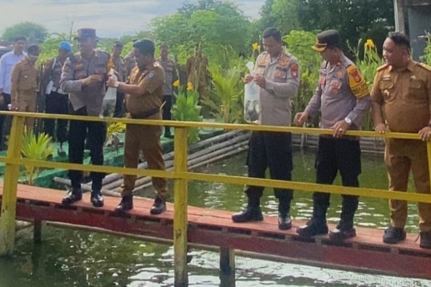 Pemkab Jeneponto Gandeng Jajaran Polres Salurkan Bantuan Bibit Ikan