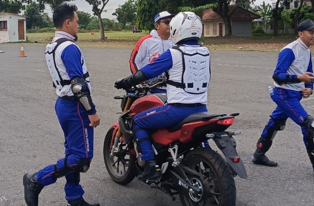 Simak Tips Jaga Jarak Aman saat Berkendara Menggunakan Sepeda Motor