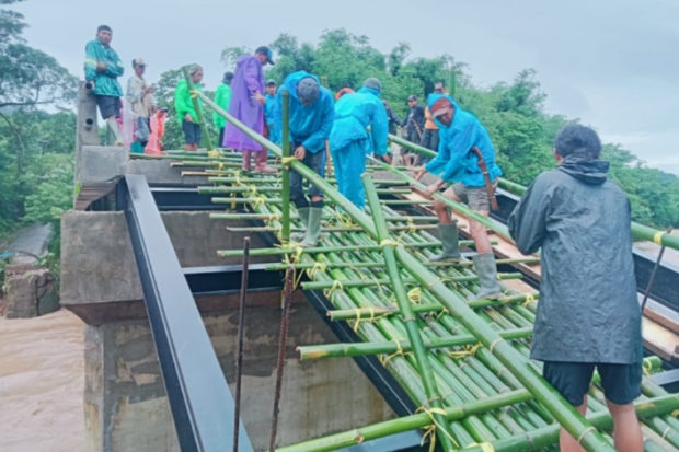 3 Jembatan di Cenrana Maros Terputus Akibat Terjangan Air Sungai