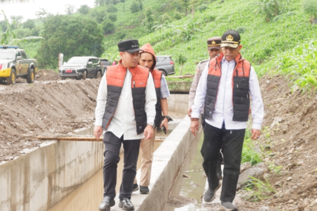 Pj Bupati Jeneponto Tinjau Lokasi Irigasi Kareloe yang Ambruk Akibat Banjir