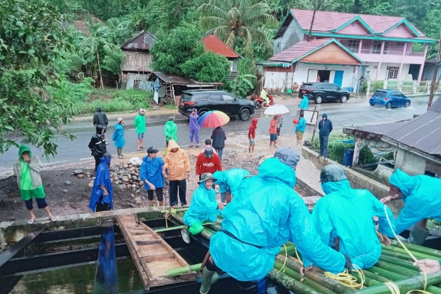 15 Jembatan di Maros Putus Akibat Banjir, Ribuan Warga Terdampak