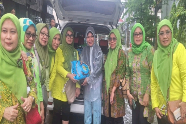 PW Muslimat NU Sulsel Bantu Korban Banjir di BTP Makassar