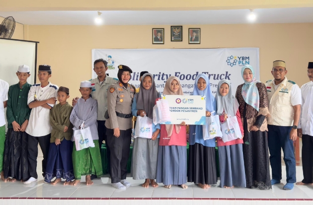 YBM PLN Dukung Santri Lewat Solidarity Food Truck dan Muzaki Mengajar di Maros