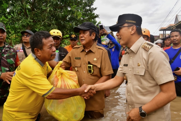 Pj Gubernur Sulsel Apresiasi Langkah Tanggap Darurat Banjir di Soppeng