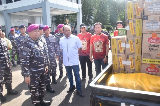 Lantamal VI Salurkan Bantuan Logistik Korban Terdampak Banjir di Manggala