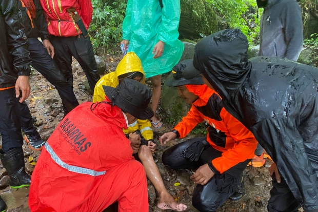 Pendaki Gunung Lompobattang Dievakuasi Usai Terpleset di Pos Delapan