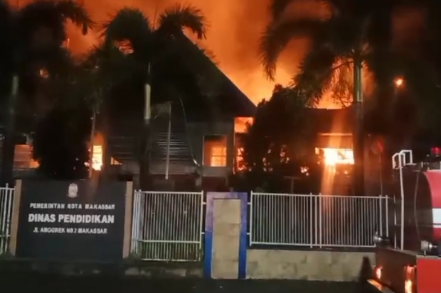 Aula Gedung Dinas Pendidikan Kota Makassar Kebakaran