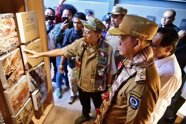 Prof Fadjry Dampingi Menteri Kebudayaan Resmikan Leang Leang Archaeological Park